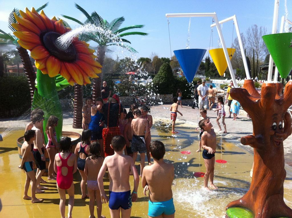 Camping Bella Italia Peschiera del Garda Ngoại thất bức ảnh
