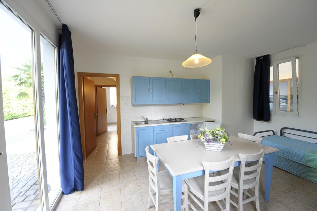 Camping Bella Italia Peschiera del Garda Phòng bức ảnh