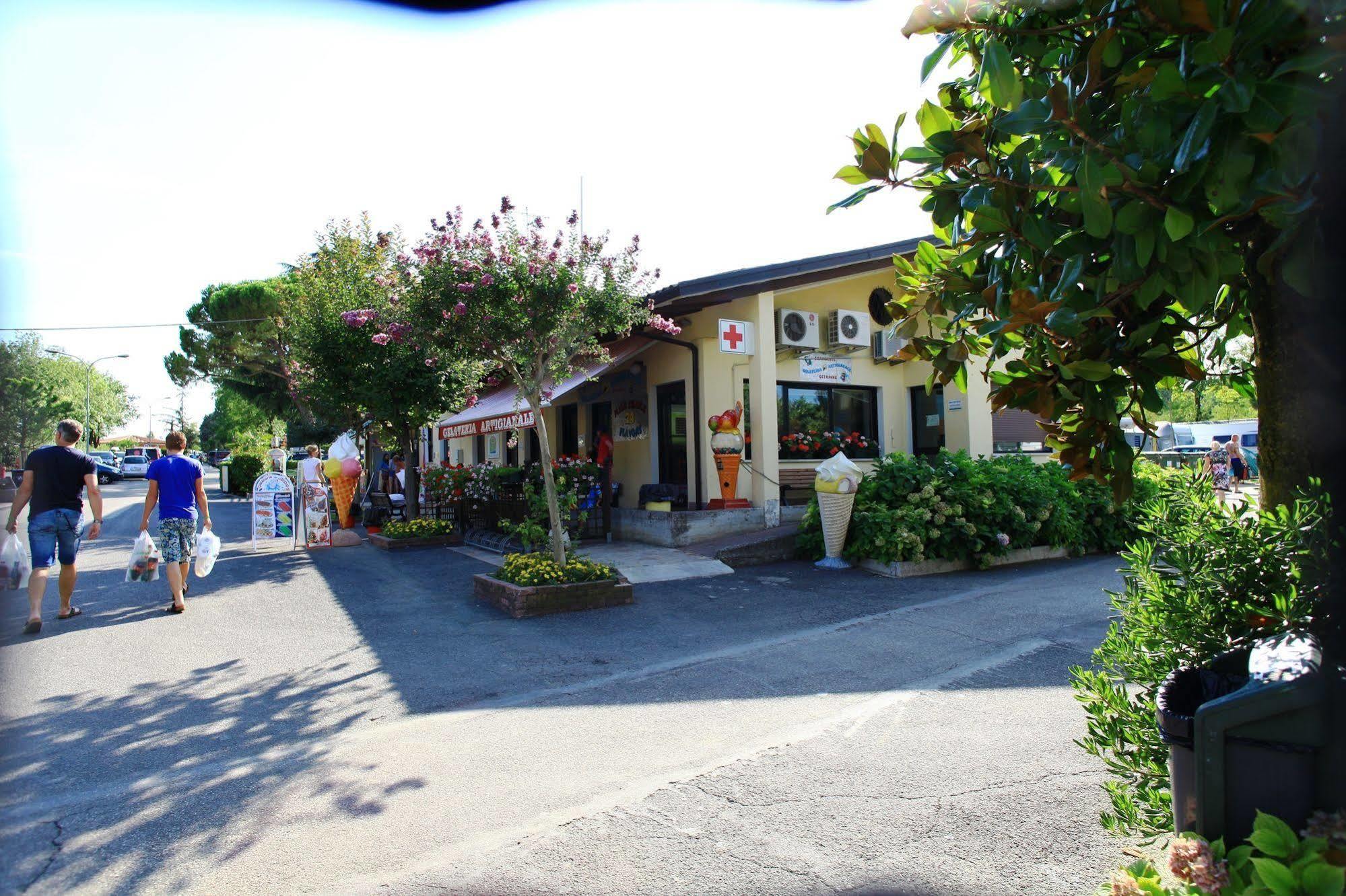Camping Bella Italia Peschiera del Garda Ngoại thất bức ảnh